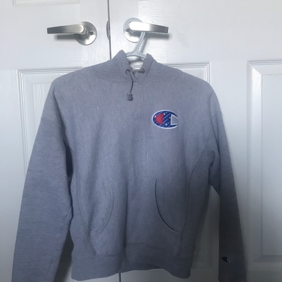 Gently used Women’s champions sweatshirt XS - Picture 4 of 5